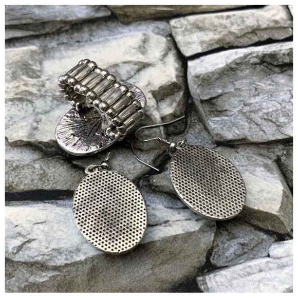 Rodeo Night Paparazzi Crackled Turquoise Blue Stretch Ring Bauble Earrings Set - Picture 4 of 4